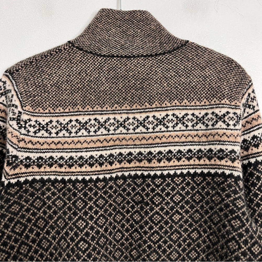 Eddie Bauer Women's Black and Cream Sweater - Picture 4 of 7